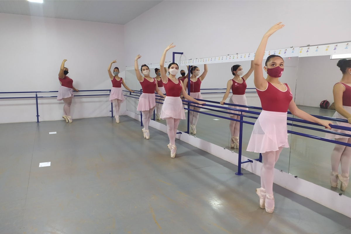 Ballet desenvolve habilidades físicas, sensoriais e cognitivas