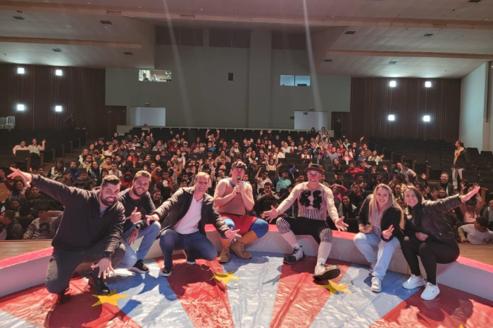 Cine Fênix tem casa cheia com os “Palhaços da Triolé”
