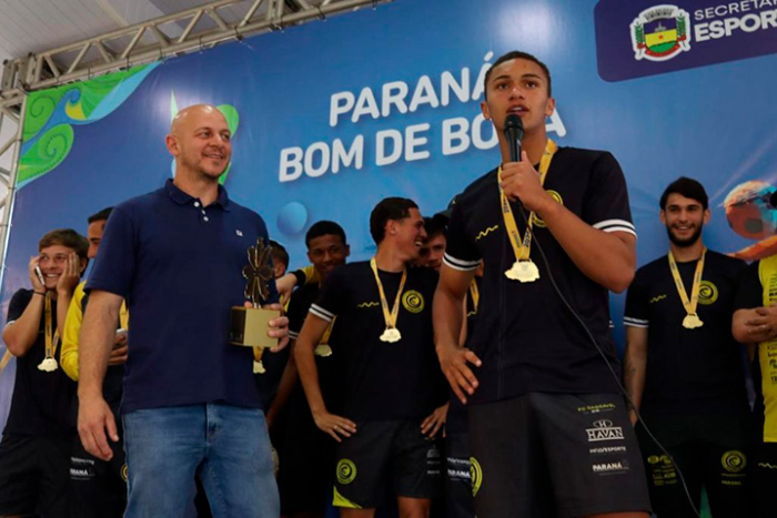 Apucarana celebra fase final do Paraná Bom de Bola com jogos emocionantes, legado esportivo e um vice-campeonato Apucarana celebra fase final do Paraná Bom de Bola com jogos emocionantes, legado esportivo e um vice-campeonato