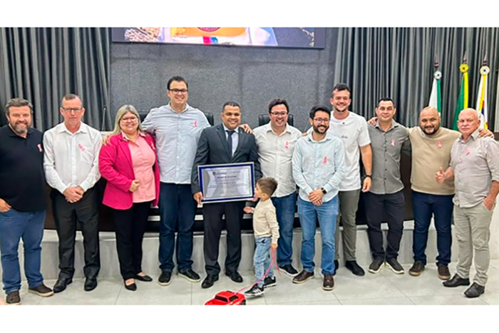 Câmara de Apucarana aprova projetos e entrega Moção de Aplausos Câmara de Apucarana aprova projetos e entrega Moção de Aplausos