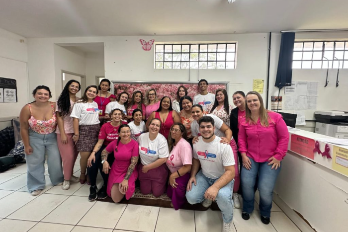 Famílias enfrentam a chuva, garantem atualização da carteirinha de vacinação e campanha prossegue até o dia 31 Famílias enfrentam a chuva, garantem atualização da carteirinha de vacinação e campanha prossegue até o dia 31